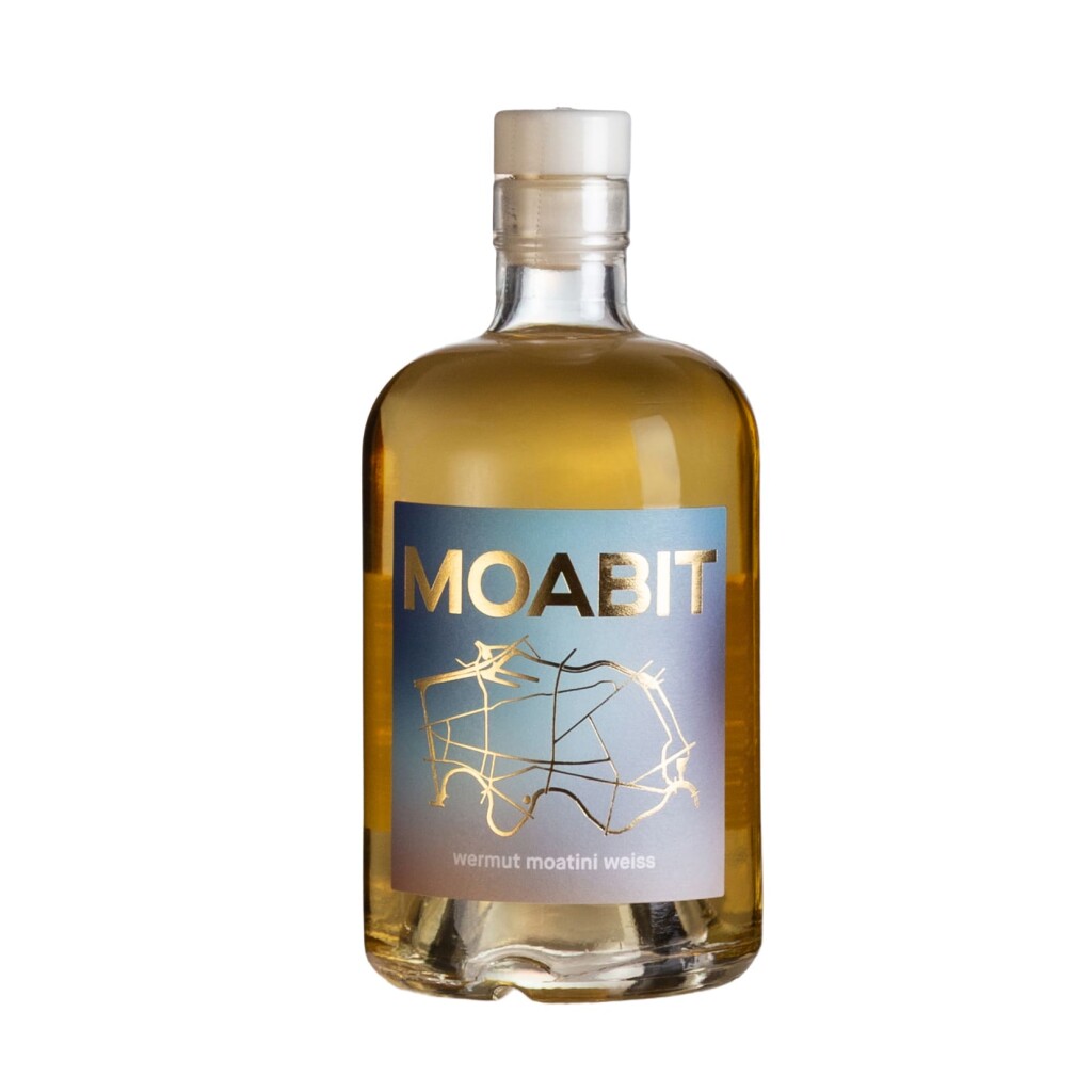 Feinkost online bestellen 41 Premium Wermut MOATINI Weiß – Trocken & Aromatisch aus Moabit
Entdecke den Premium Wermut MOATINI (500 ml) – handgemacht, vegan und mit einem Charakter, der so einzigartig ist wie sein Herkunftsort: Moabit in Berlin.