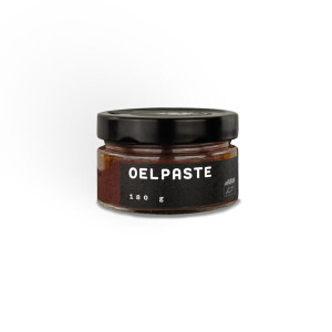 Glas OELpaste mit sortenreiner Bio-Kalamata-Olivenpaste, veredelt mit Koroneiki-Olivenöl, Knoblauch und Oregano – mediterrane Feinkost aus Griechenland, handgemacht und vegan, fotografiert auf hellem Holztisch mit Brot und Oliven.