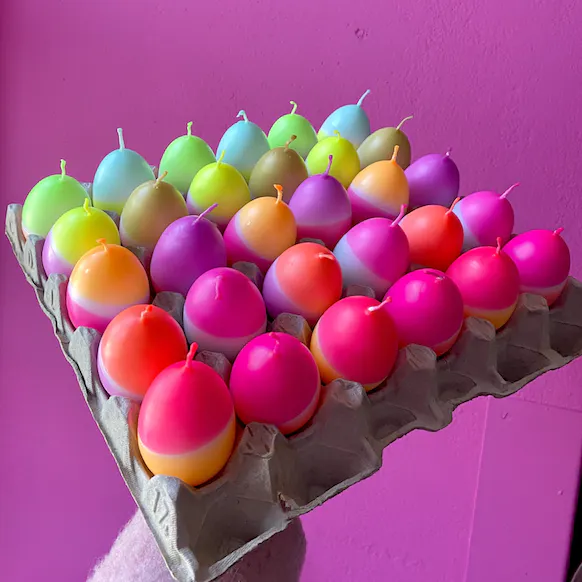 Pink Stories Kerzen, Dip Dye Eggs Neon 1 Stück Eine wundervolle handgemachte Eierkerze. Ein echter Hingucker für Kerzenfans, Dip Dye LiebhaberInnen und Dekobegeisterte.