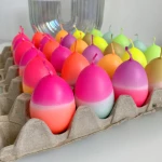 Pink Stories Kerzen, Dip Dye Eggs Neon 1 Stück Eine wundervolle handgemachte Eierkerze. Ein echter Hingucker für Kerzenfans, Dip Dye LiebhaberInnen und Dekobegeisterte.