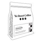 House Blend Espresso We Roast Coffee 250g Hochwertige Kaffee-Mischung aus El Salvador und Brasilien – Ein vollmundiger Genuss mit süßen Aromen Diese exklusive Kaffeemischung vereint die besten Bohnen aus El Salvador (60%) und Brasilien (40%) zu einem ausgewogenen und vollmundigen Geschmackserlebnis. Der Blend zeichnet sich durch einen süßen, vollen Körper, einen geringen Säuregehalt und köstliche Aromen von Schokolade, Mandeln und Melasse aus. Ein wahrer Genuss für alle, die einen sanften und reichhaltigen Kaffee mit komplexen Aromen bevorzugen.