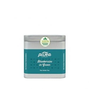 piTea Blueberries in Green – Fruchtiger Grüner Tee mit Heidelbeeren Genieße den einzigartigen Geschmack von piTea Blueberries in Green, einer harmonischen Teemischung aus hochwertigem grünem Gunpowder-Tee, kombiniert mit feinem weißen Tee und saftigen Heidelbeeren. Diese köstliche Kreation vereint die Frische des Grünen Tees mit einem sanft fruchtigen Aroma der Blaubeere, ergänzt durch eine zarte Himbeernote. Ein Tee, der sowohl erfrischend als auch beruhigend wirkt – perfekt für Momente des puren Genusses.