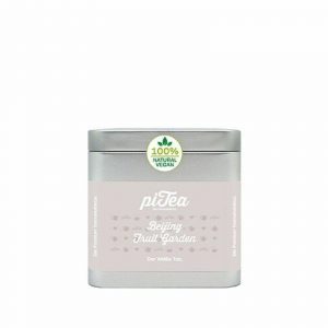 piTea Beijing Fruit Garden – Weißer Tee Genieße den exquisiten Geschmack von piTea Beijing Fruit Garden, einer raffinierten Mischung aus weißem und grünem Tee, vereint mit exotischen Früchten wie Lychee und Pfirsich. Diese außergewöhnliche Teekreation kombiniert den klaren Geschmack von weißem Tee aus China und grünem Darjeeling mit einer fruchtigen Vielfalt, die jeden Teemoment zu einem entspannenden Erlebnis macht.