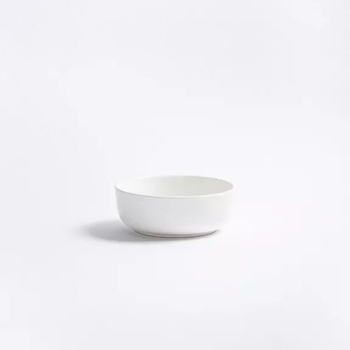 Kauforientierte Haupt-Keywords: Weiße Schale kaufen Design Bowl weiß Steingutschale weiß matt Frühstücksschale weiß Egg Back Home Schüssel Handgemachte Schale weiß Ergänzende SEO-Keywords: Schale aus Steingut weiß Schüssel in Pastellweiß Minimalistische Frühstücksschale Moderne Schale weiß Weißes Geschirr Design Ansprechende Suchphrasen: Für stilbewusste Haushalte Für modernes Wohndesign Für zeitlose Tischgestaltung Für Designliebhaber:innen Für bewusstes Einrichten