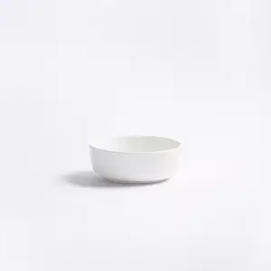 Kauforientierte Haupt-Keywords: Weiße Schale kaufen Design Bowl weiß Steingutschale weiß matt Frühstücksschale weiß Egg Back Home Schüssel Handgemachte Schale weiß Ergänzende SEO-Keywords: Schale aus Steingut weiß Schüssel in Pastellweiß Minimalistische Frühstücksschale Moderne Schale weiß Weißes Geschirr Design Ansprechende Suchphrasen: Für stilbewusste Haushalte Für modernes Wohndesign Für zeitlose Tischgestaltung Für Designliebhaber:innen Für bewusstes Einrichten