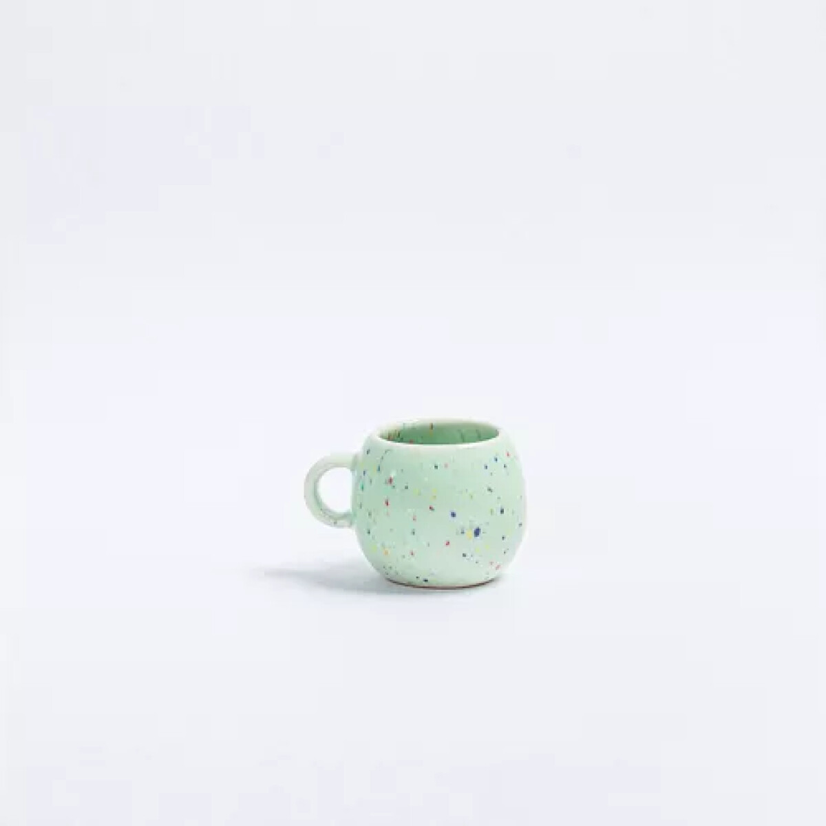 🔑 Wichtige Keywords (SEO): grüne Espressotasse Egg Back Home Espressotasse Kugeltasse Espresso grün Party-Kollektion Keramiktasse handgemachte Tasse Steinzeug Espresso Becher grün handmade farbige Espressotasse Keramik Kugeltasse reaktive Glasur Geschenkidee Espresso Tasse