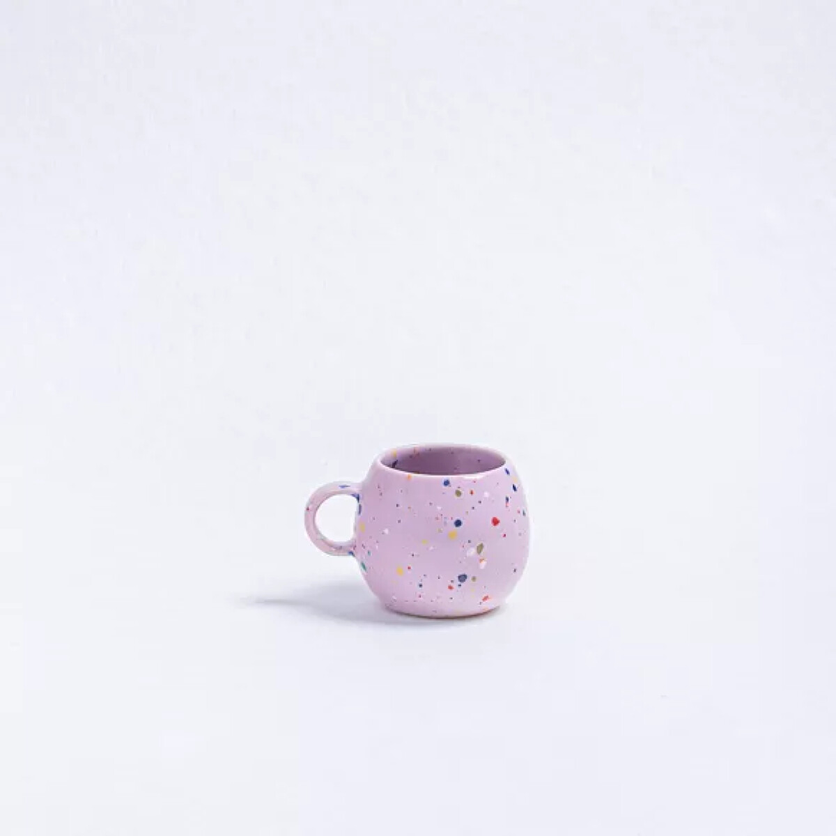 🔑 Wichtige Keywords (SEO): violette Espressotasse Kugel-Espressotasse violett Keramiktasse Party-Kollektion handmade Espresso Tasse Tasse mit reaktiver Glasur runde Espressotasse Steinzeug farbige Keramiktasse 90 ml Geschenkidee für Kaffeeliebhaber