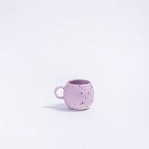 🔑 Wichtige Keywords (SEO): violette Espressotasse Kugel-Espressotasse violett Keramiktasse Party-Kollektion handmade Espresso Tasse Tasse mit reaktiver Glasur runde Espressotasse Steinzeug farbige Keramiktasse 90 ml Geschenkidee für Kaffeeliebhaber