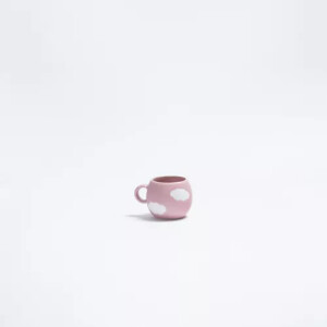 Wichtige Keywords (integriert): runde Espressotasse Espressotasse rosa handmade Wolkentasse Steinzeug Design Espressotasse rosa Espresso Tasse mit Wolken handgemachte Tasse pink Espresso Becher rund kleine Tasse für Espresso