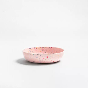 Primäre Keywords: Pastateller kaufen Design Teller bunt Steingut Teller 21 cm Egg Back Home Teller Party Kollektion Geschirr Handgemachter Pastateller Sekundäre Keywords & Longtail: Teller Gelb / Lila / Flieder / Weiß Reaktive Glasur Teller Teller mit Farbverlauf Bunter Design-Teller Steinzeug Teller als Geschenkidee Zielgruppenorientierte Suchphrasen: Für Designliebhaber:innen Für kreative Tischdekoration Für moderne Küchen Für Gastgeber:innen mit Stil Für Individualität beim Servieren