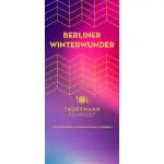 ❄️ Berliner Winterwunder Kräftige Pink-, Lila- und Blautöne treffen auf goldene Akzente: Die Banderole „Berliner Winterwunder“ ist ein echter Hingucker. Sie spiegelt die bunte, kreative Energie der Hauptstadt in der kalten Jahreszeit wider. Ideal für Feinkost Geschenkboxen aus Berlin, die Genuss und Design verbinden. Jede Banderole ist personalisiert und kann mit eigenem Logo oder Grußtext versehen werden – für ein ganz besonderes Wintergeschenk.